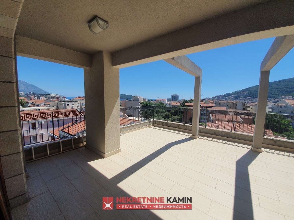 Three-Bedroom Apartment with Garage in a New Build, Velji Vinogradi, Budva